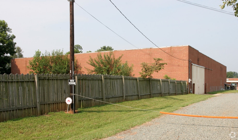 More Photos Of 2105 Maple Ave, Burlington Warehouse For Sale
