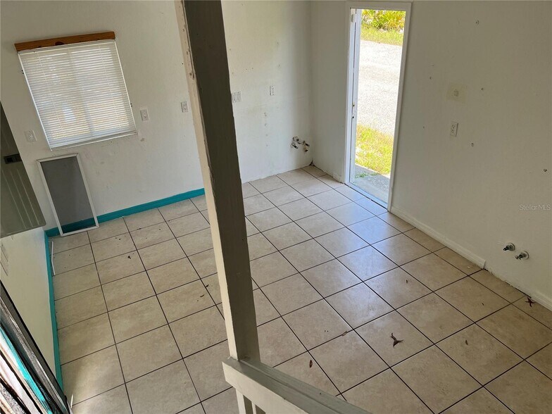 More Photos Of 18132 Commercial Way, Weeki Wachee Fast Food For Sale