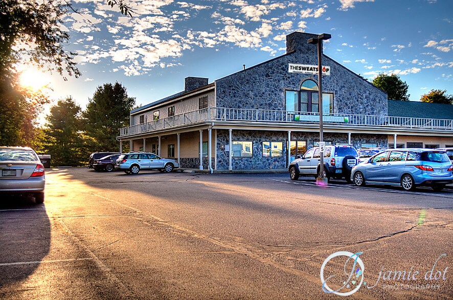 More Photos Of 18 Lafayette Rd, North Hampton Freestanding For Lease