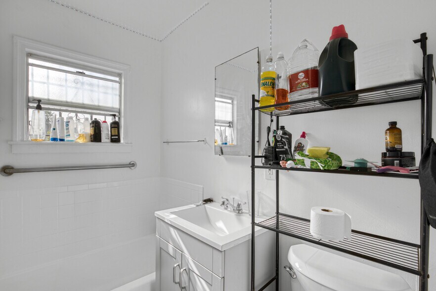 More Photos Of 300 E 55th St, Los Angeles Apartments For Sale