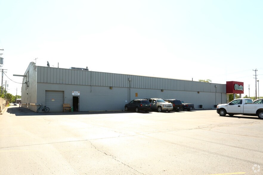 More Photos Of 23236-23300 Van Born Rd, Dearborn Heights Freestanding For Lease