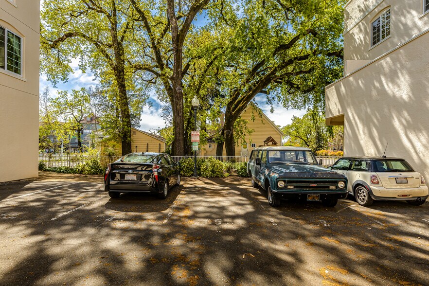 More Photos Of 220 Windsor River Rd, Windsor Apartments For Sale