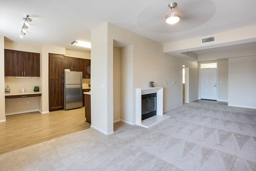 More Photos Of 31 E MacArthur Crescent Dr, Santa Ana Apartments For Lease