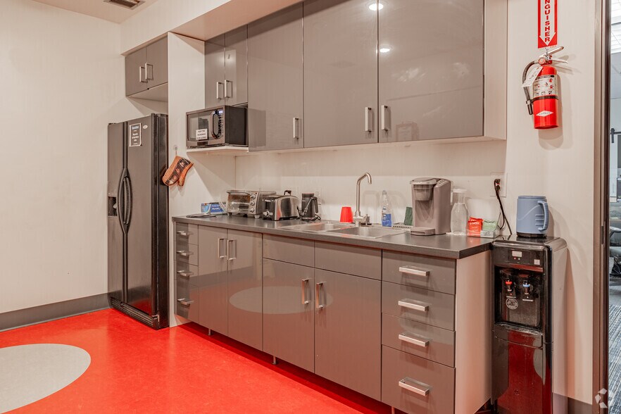 More Photos Of 1522 Brookhollow Dr, Santa Ana Office For Sale