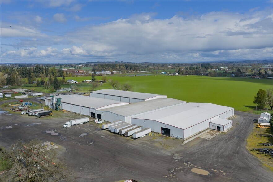 More Photos Of 6011 Grinde Ln NE, Silverton Flex For Lease