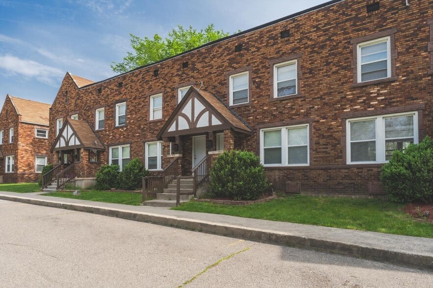 More Photos Of 25 Maynard Ct, Pontiac Apartments For Sale