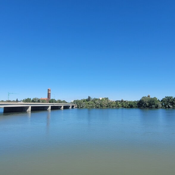 More Photos Of 1 Bay Dr, Great Falls Flex For Sale