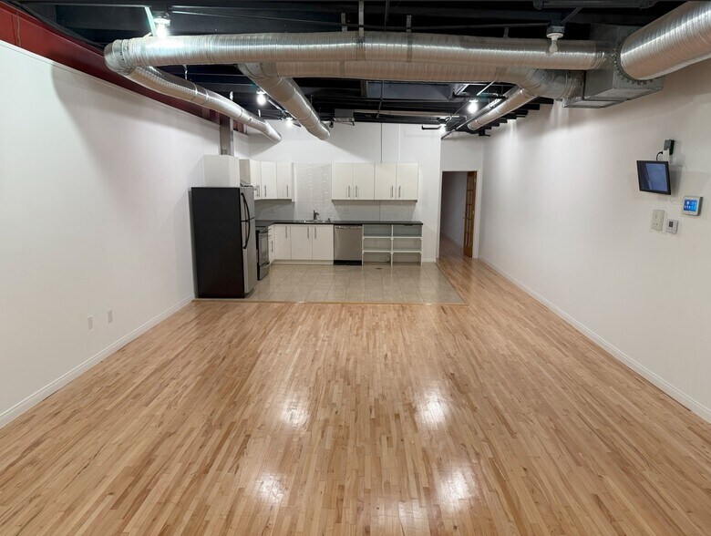 More Photos Of 5401 W Alvern Cir, Los Angeles Office Residential For Lease