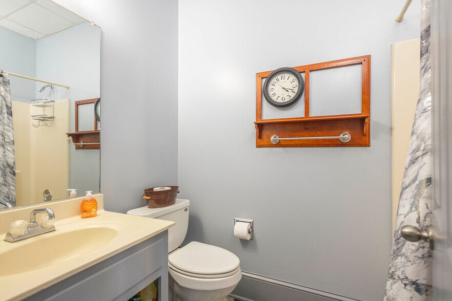 More Photos Of 303 Main St, Edgefield Storefront Retail Office For Sale