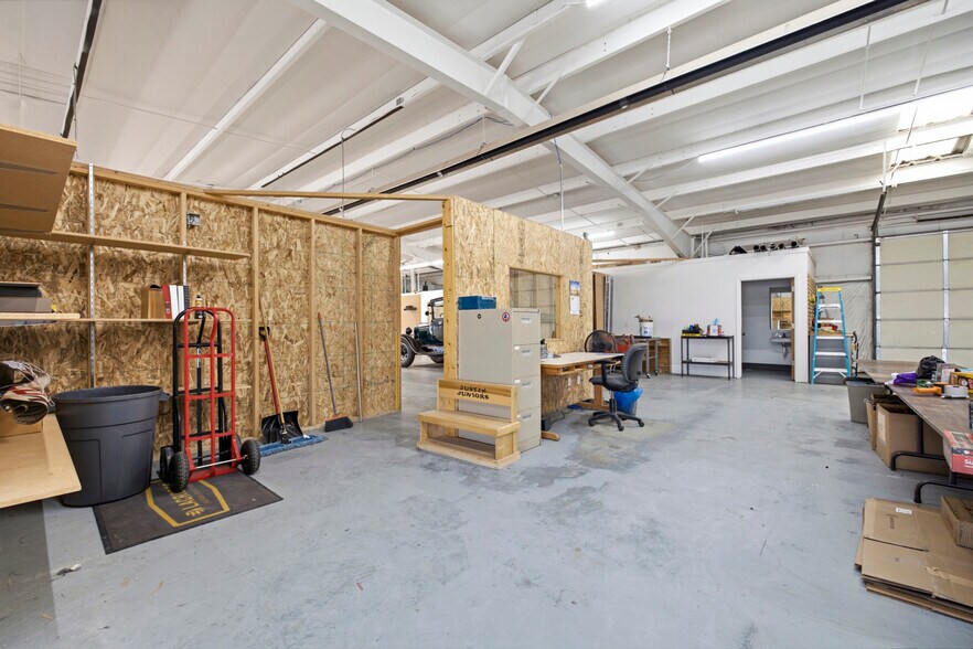 More Photos Of 2015-2017 2nd Ave, Greeley Warehouse For Lease