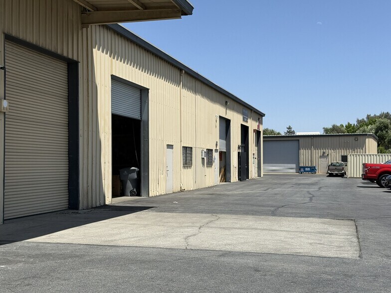 More Photos Of 6450 Automall Pky, Gilroy Warehouse For Lease