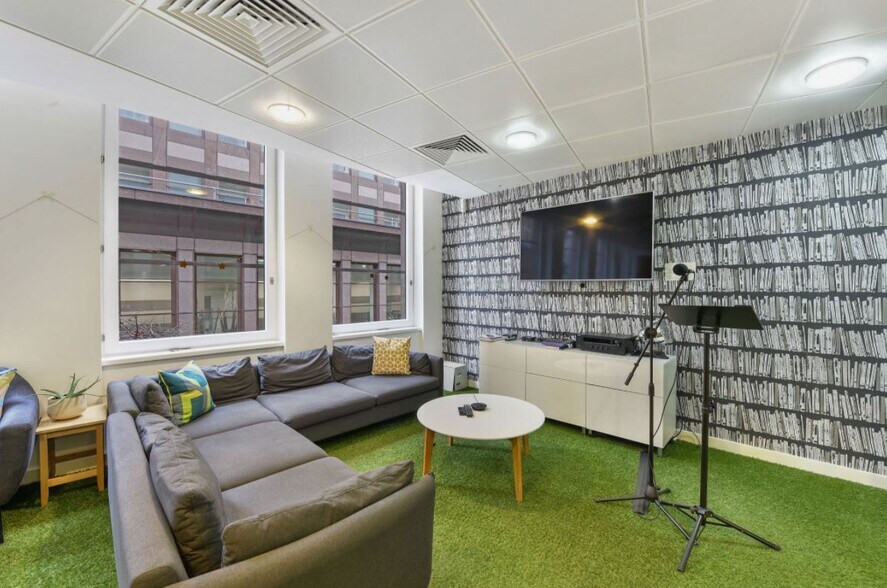 More Photos Of 3 Dorset Rise, London Office For Lease