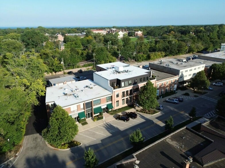More Photos Of 1401 N Western Ave, Lake Forest Apartments For Sale