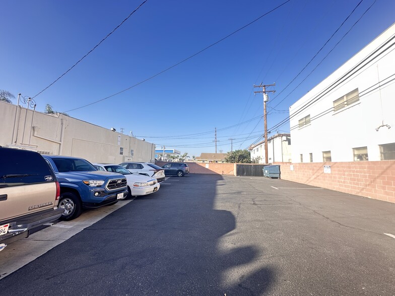 More Photos Of 17116-17122 Bellflower Blvd, Bellflower Storefront For Lease