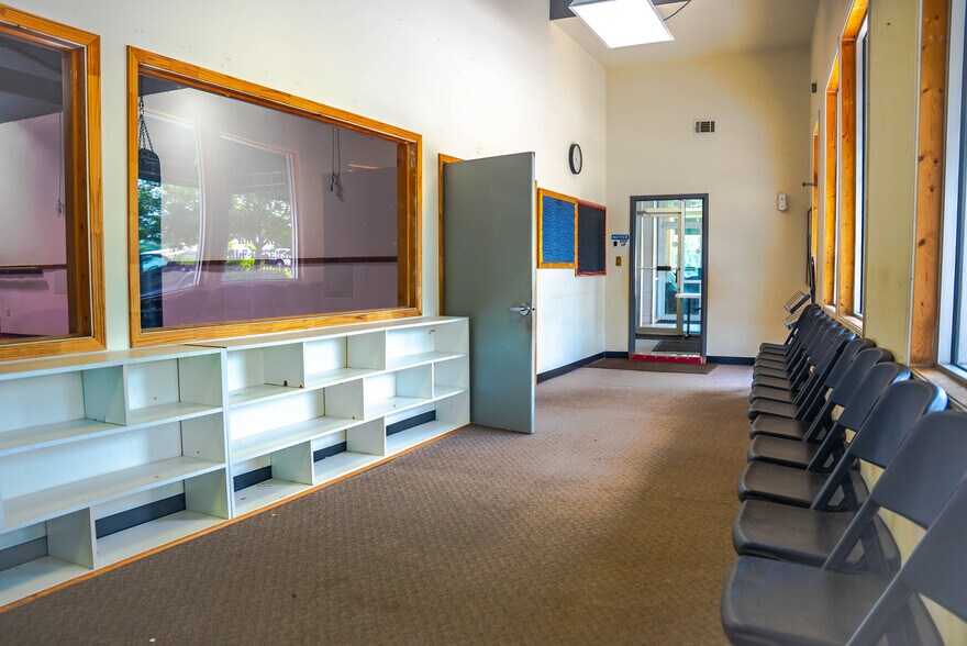 More Photos Of 239 Maxwell Ave, Greenwood General Retail For Sale