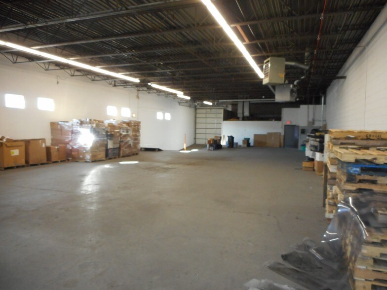 More Photos Of 1665-1675 Tonne Rd, Elk Grove Village Research And Development For Lease