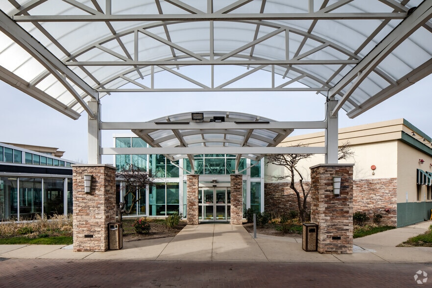 More Photos Of 1000 Busse Rd, Elk Grove Village Hotel For Sale