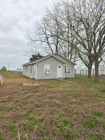 More Photos Of 8637 W US Highway 90, Schulenburg Land For Sale