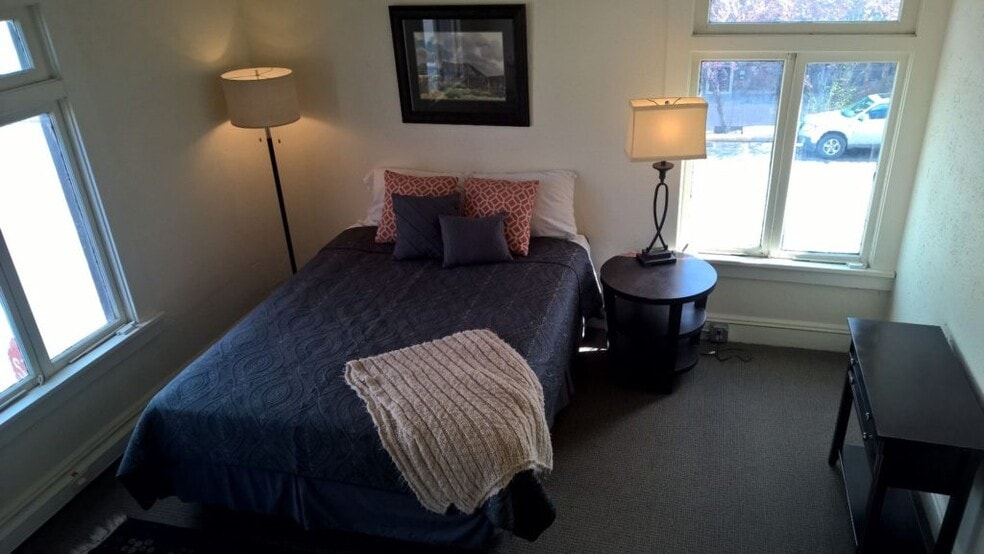 More Photos Of 395 N Main St, Prineville Storefront Retail Residential For Sale