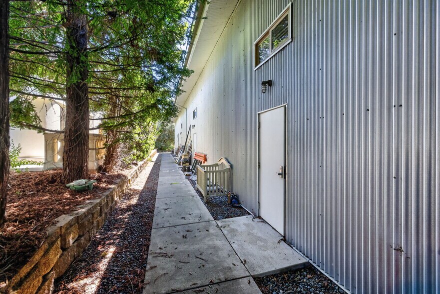 More Photos Of 1229 Grove St, Healdsburg Warehouse For Sale