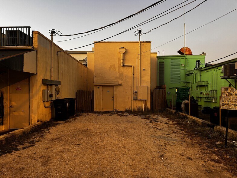 More Photos Of 705 Lake Ave, Lake Worth Storefront For Sale