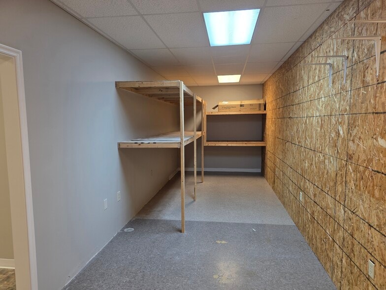 More Photos Of 161 Prosperity Dr, Winchester Showroom For Lease