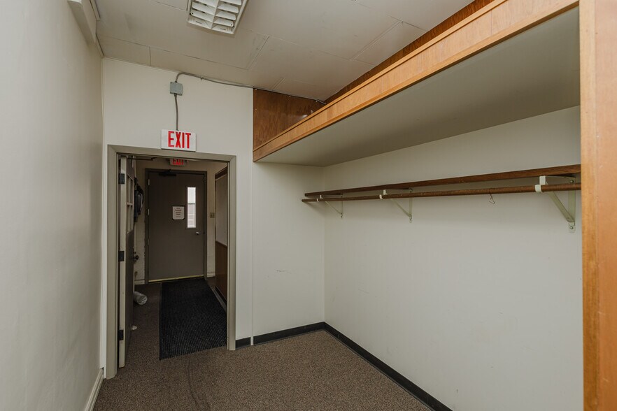 More Photos Of 724 N Main St, Newton Storefront For Sale