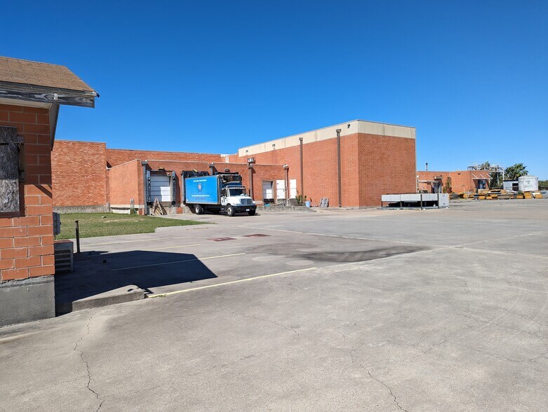 More Photos Of 230 Maddox, Aransas Pass Industrial For Sale