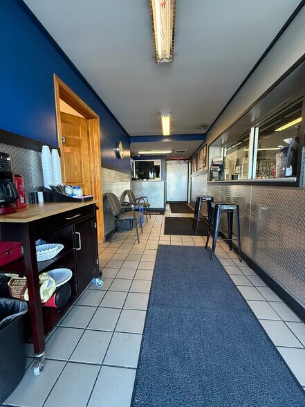 More Photos Of 602 Friend Way, Lebanon Service Station For Sale