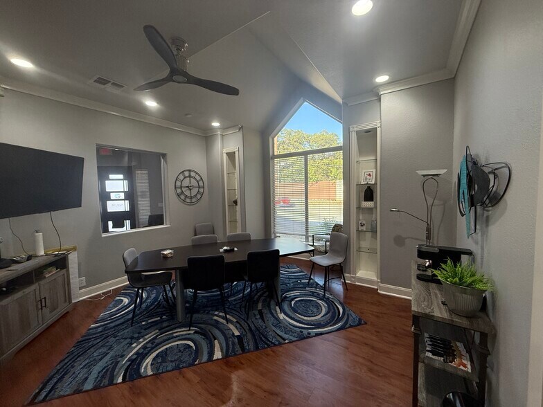 More Photos Of 15303 Huebner Rd, San Antonio Office For Lease