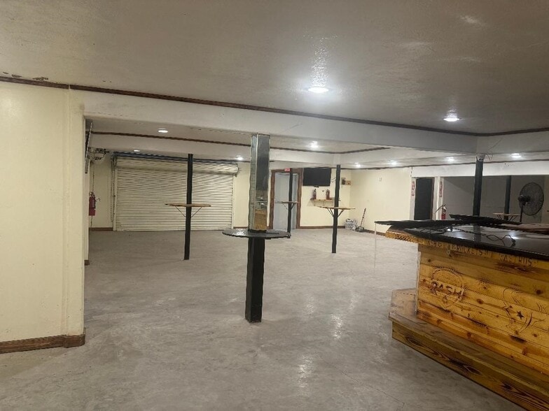 More Photos Of 711 Freeport St, Houston General Retail For Sale