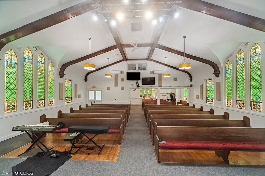 More Photos Of 240 Olde Half Day Rd, Lincolnshire Religious Facility For Sale