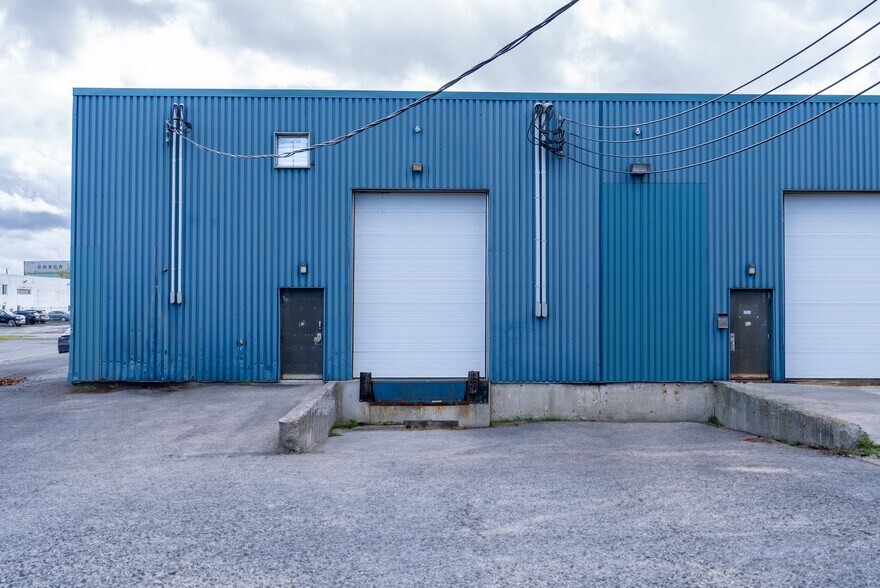 More Photos Of 155-165 Av Labrosse, Pointe-claire Warehouse For Lease