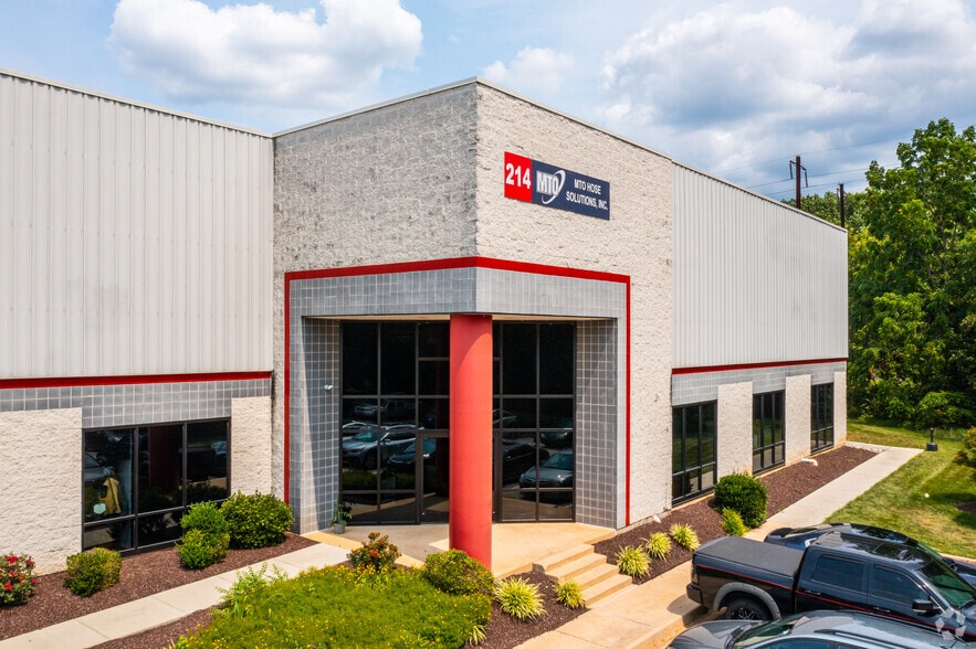 More Photos Of 500-514 Interchange Blvd, Newark Unknown For Lease