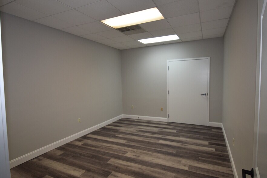 More Photos Of 6128 Brookshire Blvd, Charlotte Light Distribution For Lease