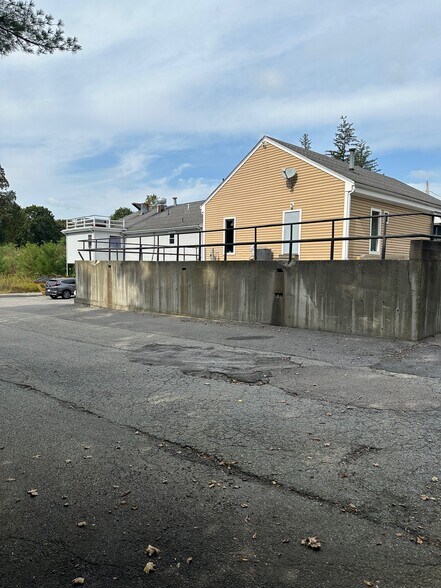 More Photos Of 148-152 Great Rd, Stow Unknown For Lease