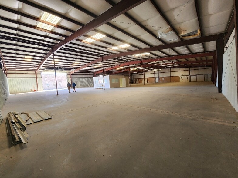 More Photos Of 425 S Main St, Coolidge Manufacturing For Lease