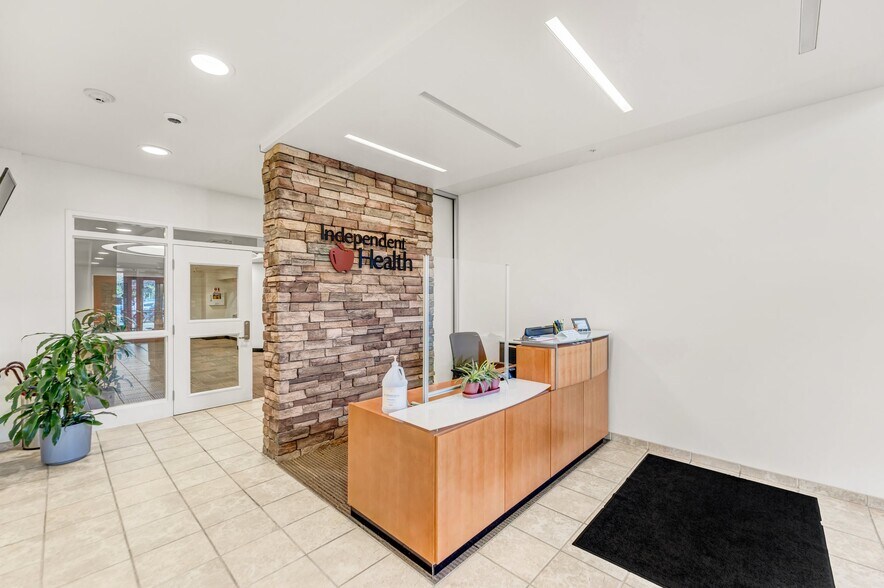 More Photos Of 150 Essjay Rd, Buffalo Office Residential For Lease