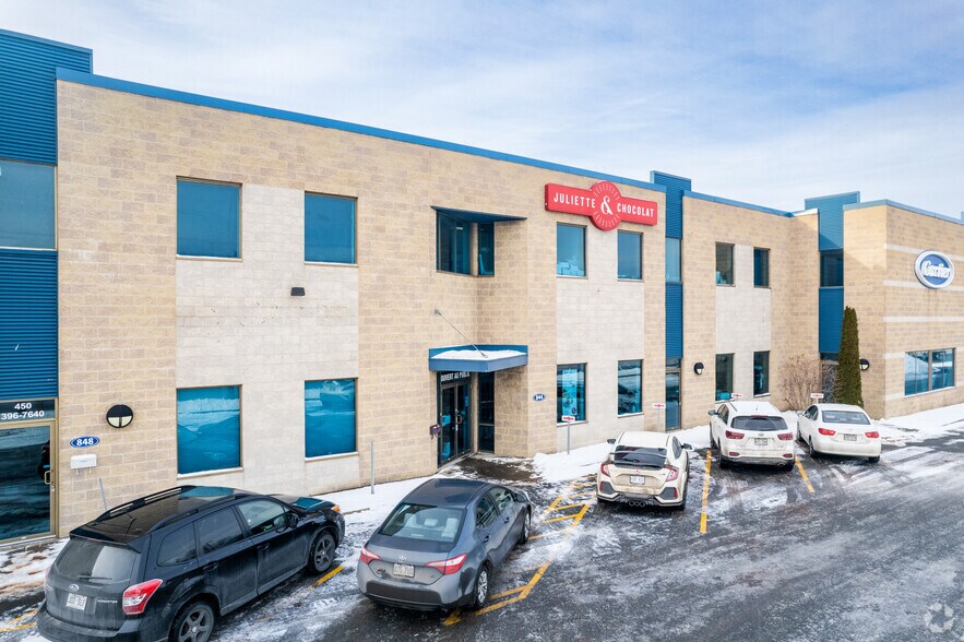 More Photos Of 800-860 Rue Jean-Neveu, Longueuil Light Distribution For Lease