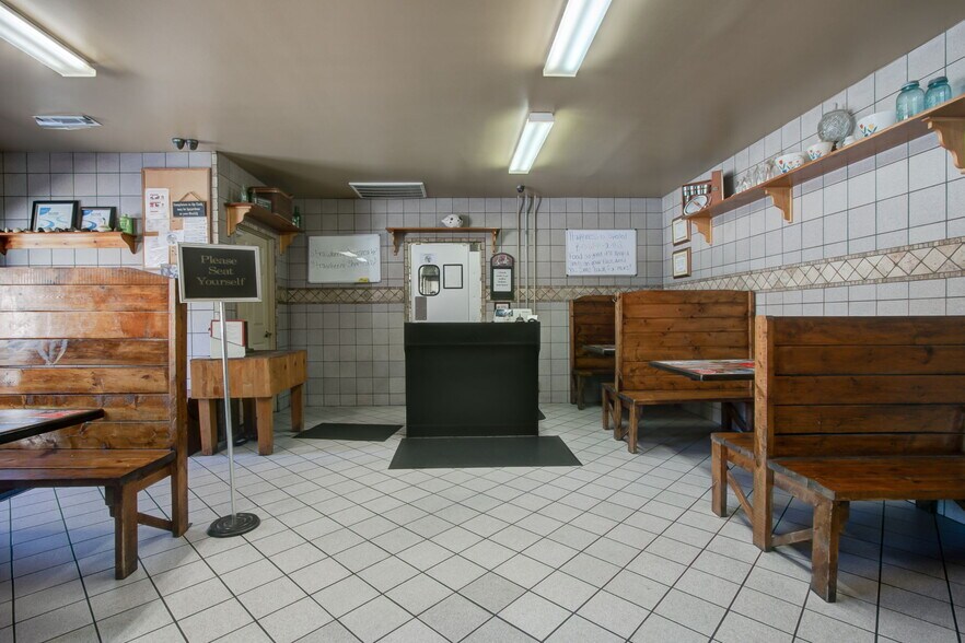 More Photos Of 868 County Line Rd NE, Resaca Convenience Store For Sale