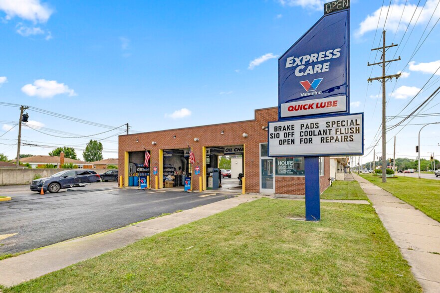 More Photos Of 8332 E 12 Mile Rd, Warren Service Station For Sale