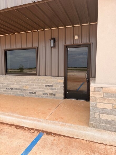 More Photos Of 5113 Ditto Ln, Wichita Falls Showroom For Lease