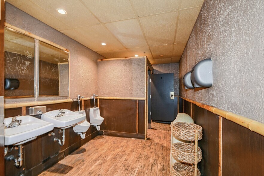 More Photos Of 1900 & 1924 Marshall St NE, Minneapolis Restaurant For Lease