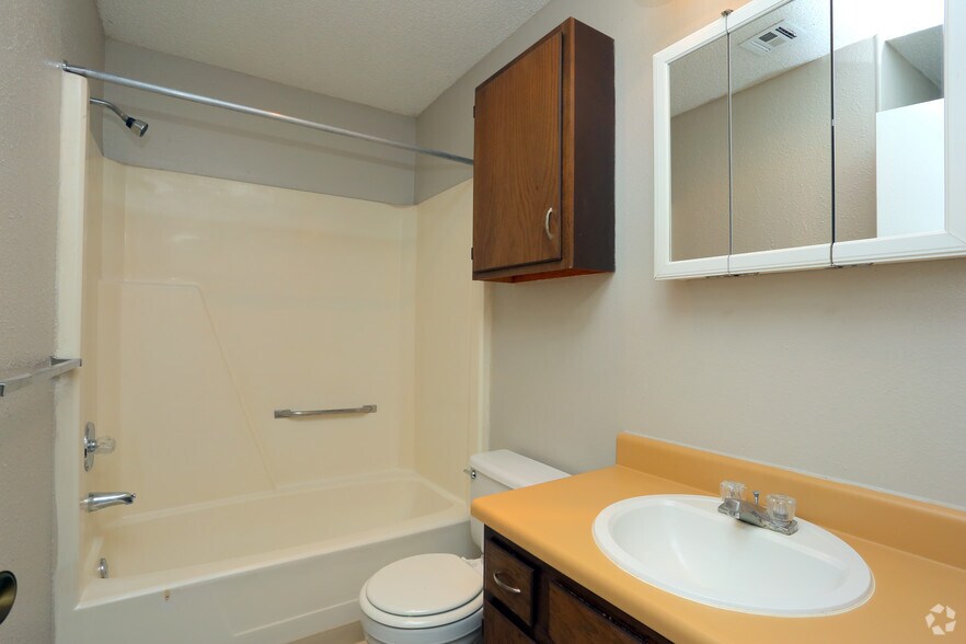 More Photos Of 6326 S 107th East Ave, Tulsa Apartments For Sale