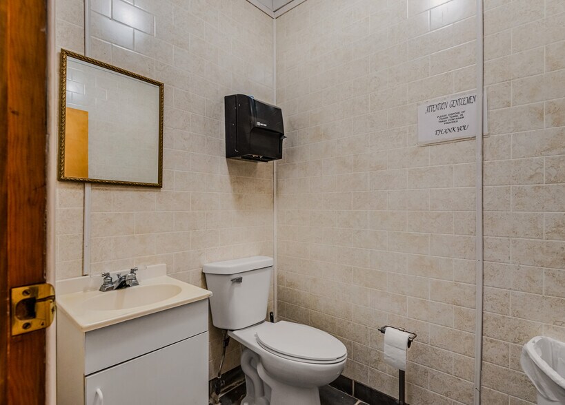 More Photos Of 7990 S 300 W, Columbus Flex For Sale