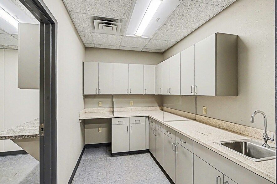 More Photos Of 2906 Washington Blvd, Belpre Medical For Sale