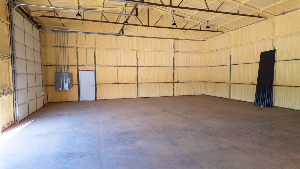 More Photos Of 11771 Hana Cir, Edmond Warehouse For Sale