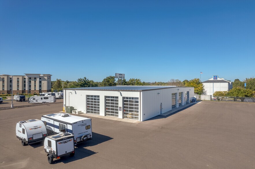 More Photos Of 2000 Stout St, Menomonie Auto Dealership For Sale