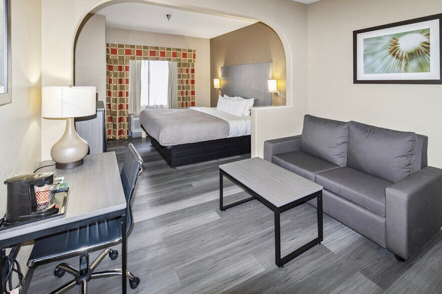 More Photos Of 17550 Northwest Fwy, Houston Hotel For Sale