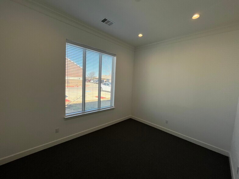 More Photos Of 400 Stonebrook Pky, Frisco Office For Sale